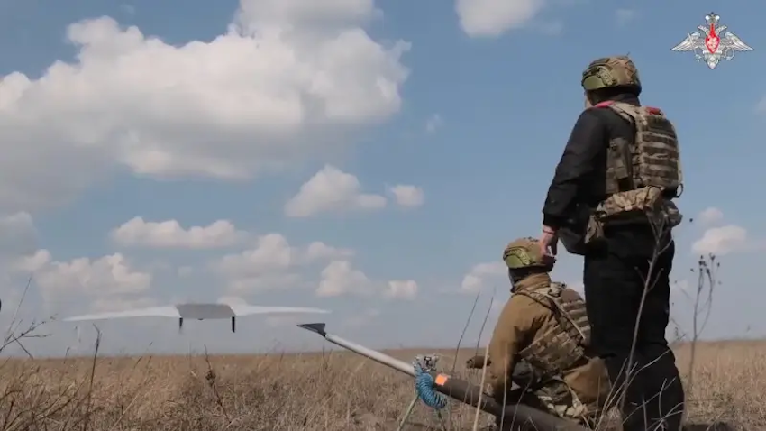 Supercam S350 chịu được nhiệt độ lên tới 45°C và độ ẩm cao, phù hợp với các khu vực có khí hậu khắc nghiệt, đảm bảo hoạt động ổn định. Ảnh: Military Review.