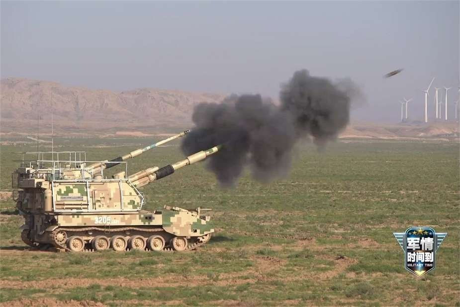 Các bức ảnh cho thấy những khẩu pháo này đã được trang bị thêm các cấu trúc bảo vệ và các thiết bị đặc biệt, được thiết kế để giảm thiểu các mối đe dọa từ máy bay không người lái. Những cải tiến dường như đã được lấy kinh nghiệm từ cuộc xung đột đang diễn ra ở Ukraine. Ảnh: Army Recongnition.