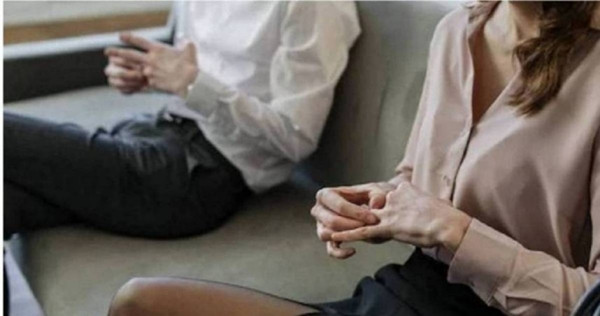 Tòa án cũng nhấn mạnh sự tráo trở của Lão Lâm, trong khi lén lút quan hệ với vợ người khác, ông ta vẫn có thể xuất hiện với tư cách một người thân trong gia đình, tham gia các hoạt động chung, thậm chí còn được người chồng tin tưởng giao phó việc chăm sóc con cái.