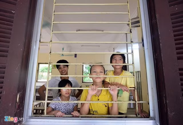 Sắp tới, tại trung tâm sẽ mở thêm một số ngành nghề để các em có thể học việc khi lớn lên. "Chúng tôi sẽ nuôi dưỡng các em đến khi già tại Thụy An và sẵn sàng đón thêm nhiều em nhỏ khuyết tật, mồ côi cha mẹ", ông Đỗ Đức Hồng, Giám đốc Trung tâm nuôi dưỡng người già và trẻ tàn tật Hà Nội cho biết.