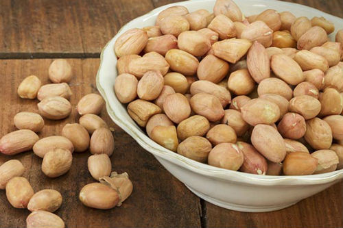 Lạc giàu nguồn mangan, giúp hấp thụ chất béo, do đó điều tiết lượng đường trong máu.