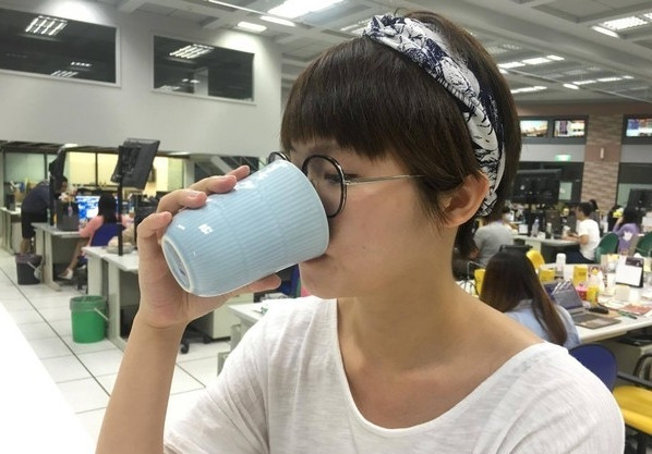 Nước chiếm 70% cơ thể bạn, vì vậy uống nước đầy đủ cực kỳ quan trọng, có thể duy trì các chức năng cơ bản của cơ thể con người. Thế nhưng, uống nước gì, uống thế nào là đúng, là tốt thì không phải ai cũng quan tâm. (Ảnh minh họa)