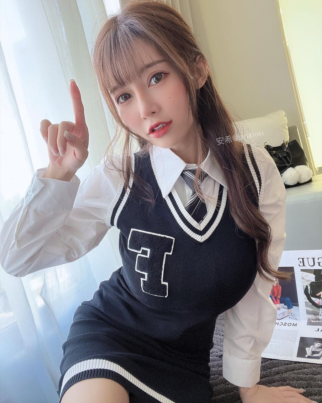 Qua những hình ảnh của An Hi, có thể thấy cô nàng sở hữu khuôn mặt xinh đẹp theo đúng tiêu chuẩn hot girl hiện đại.