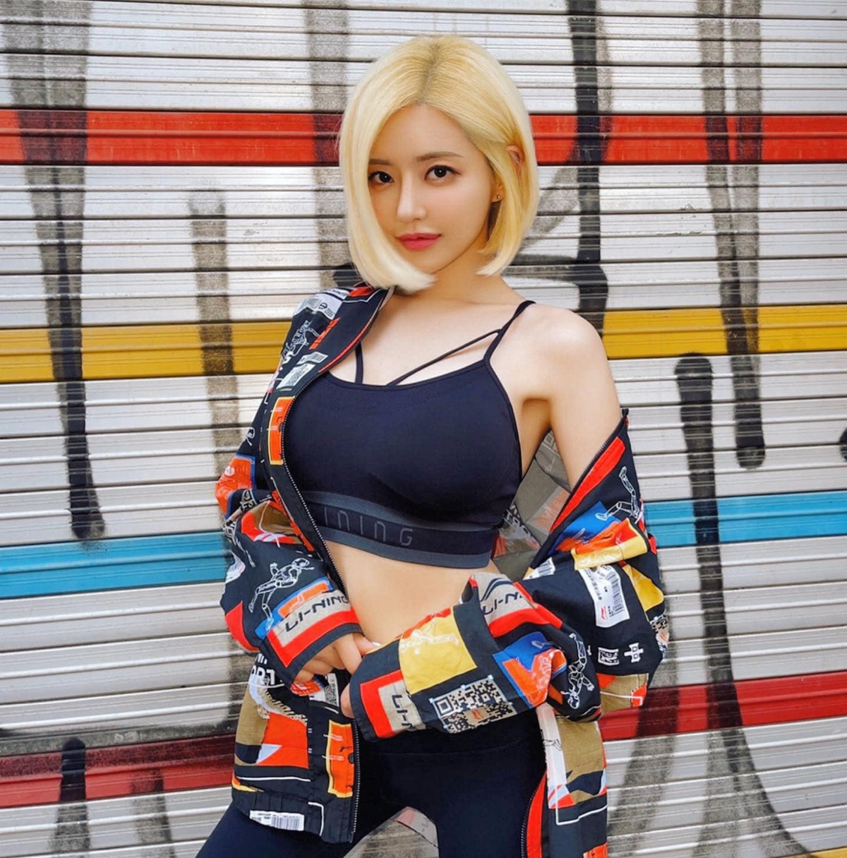 Nhờ vậy, dù diện bất cứ trang phục nào, nữ DJ gợi cảm vẫn thoải mái, tự tin.