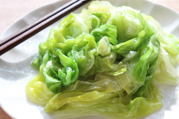 Được mệnh danh là thuốc tiêu hoá tự nhiên, có vị ngon ngọt cực dễ ăn, bắp cải là một trong những loại rau được ưa thích nhất. (Ảnh minh họa)