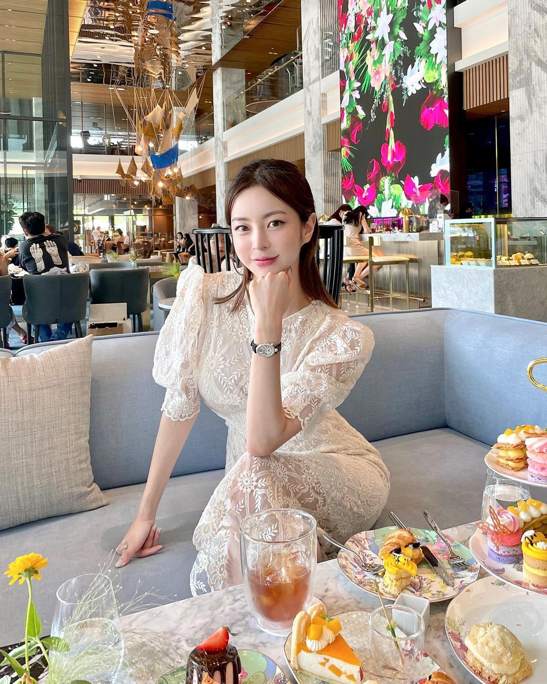 Cô nàng cũng rất khắt khe trong chuyện ăn uống, thực hiện chế độ ăn lành mạnh, nhiều chất xơ.