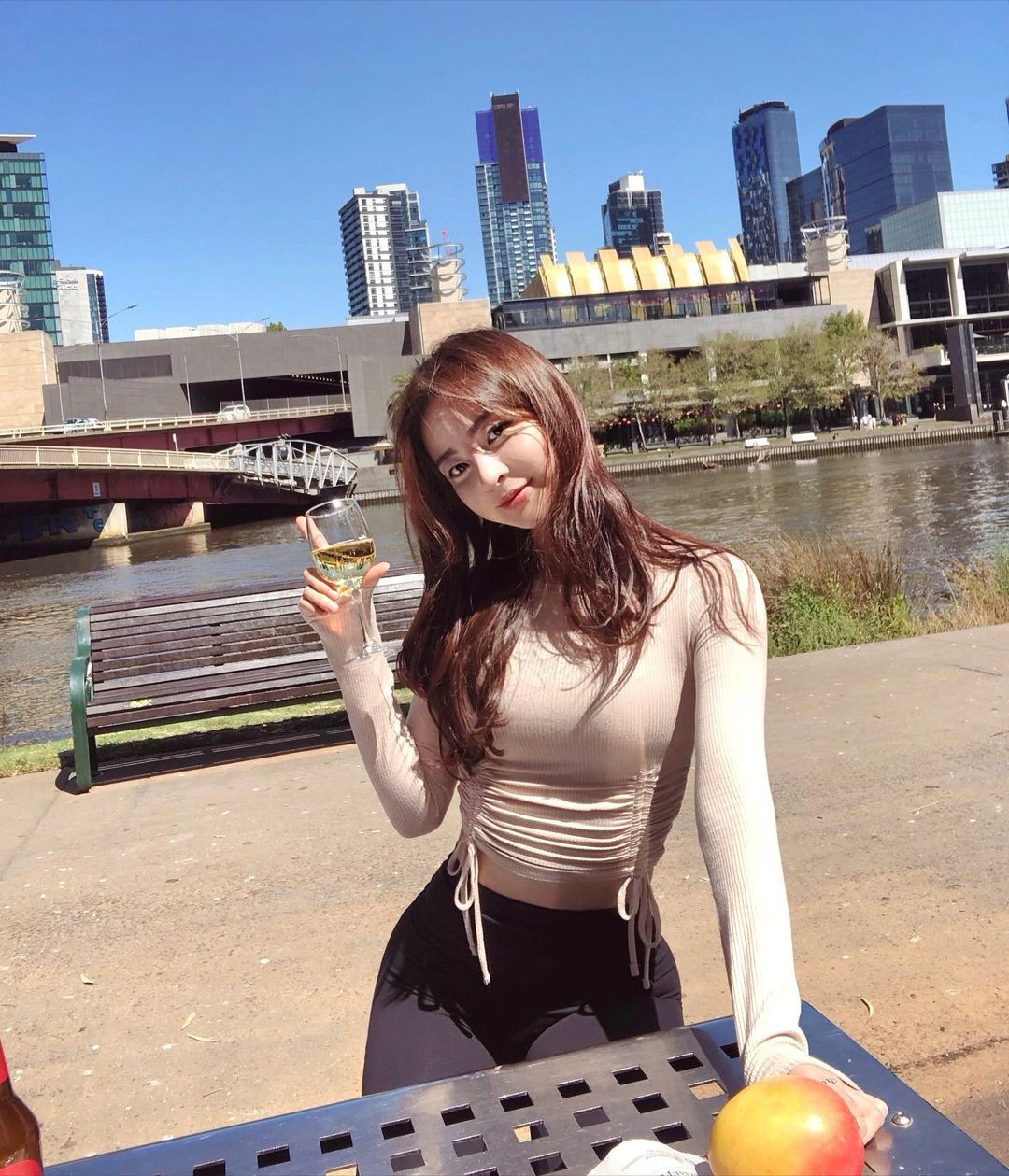 Để có được thân hình đẹp và làn da căng bóng khoẻ mạnh, nữ tiếp viên hàng không cực kỳ chăm chỉ trong việc tập luyện thể hình.