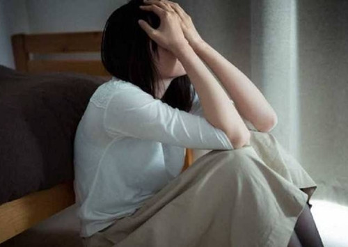 Suyt chet vi chong vo tam con bi me ruot noi loi cay dang