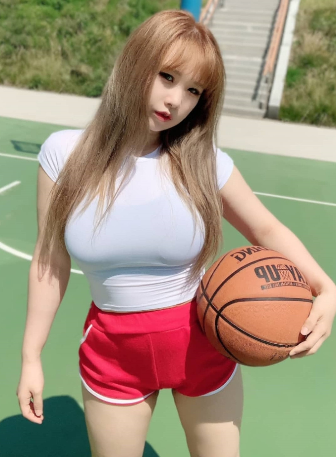 Cô nàng mong muốn truyền cảm hứng cho mọi người, đặc biệt là những cô gái có chiều cao khiêm tốn. Mika Cho từng chia sẻ, dù không có chiều cao nhưng tất cả mọi người có thể đẹp lên từng ngày, theo cách mà mình muốn.