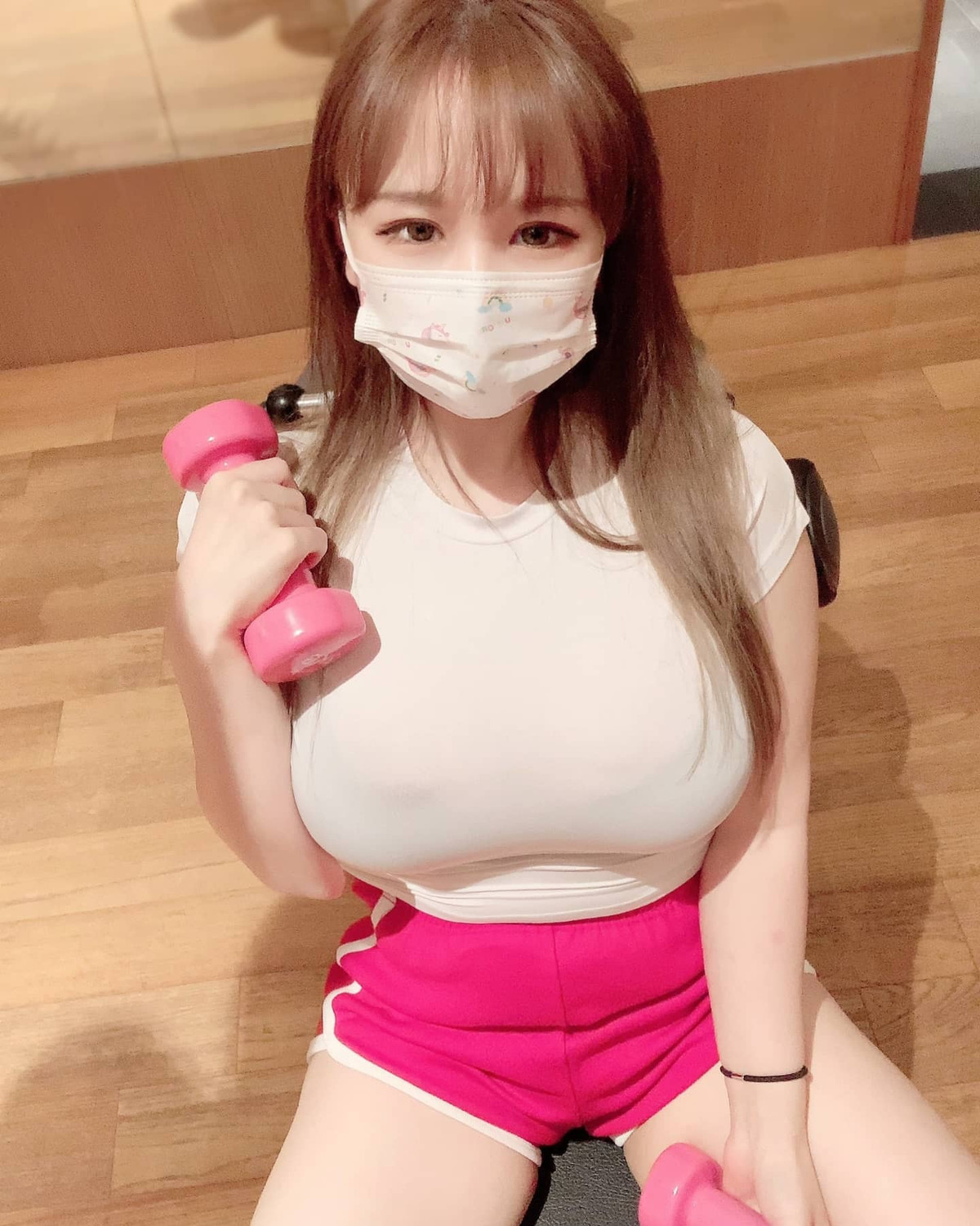 Sở hữu vòng một cực khủng lên tới cup F, Mika Cho thực sự xứng đáng là một trong những hot girl Hàn Quốc gợi cảm nhất.