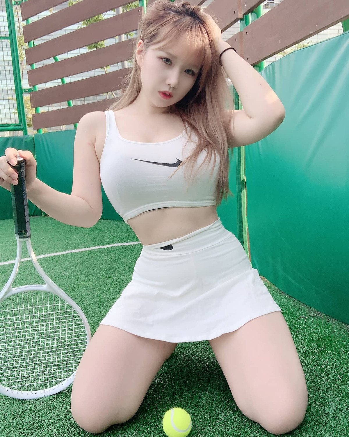 Co nàng quan niệm, đẹp nhưng phải khỏe, vì vậy, bất cứ lúc nào rảnh rỗi, Mika Cho đều tập thể dục thể thao, luyện thể hình.