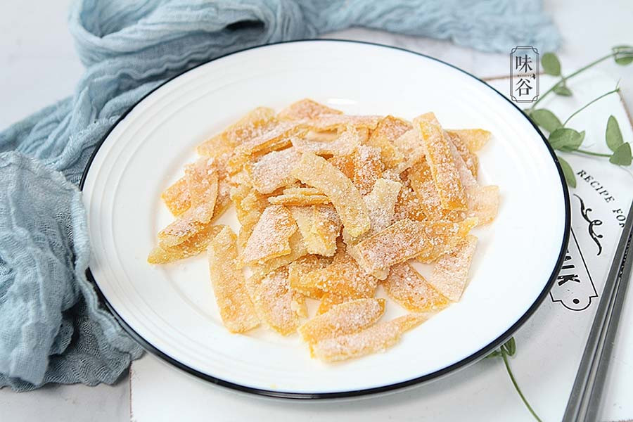 Bạn có biết rằng, mứt vỏ cam không chỉ có vị the rất ngon còn bổ dưỡng hơn nhiều loại mứt khác? Nếu hứng thú, chúng ta cùng tìm hiểu cách làm nhé. (Ảnh minh họa)