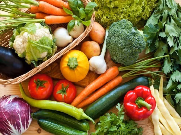 Ngoài ra còn ảnh hưởng đến gan, khiến quá trình trao đổi chất không thuận lợi, không thể đào thải chất độc ra khỏi cơ thể một cách hiệu quả. Nói cách khác, nếu không ăn đủ rau quả, thiếu nước và chất xơ sẽ dễ gây khó chịu đường tiêu hóa và mất cân bằng hệ vi khuẩn đường ruột. Điều này sẽ dẫn đến tình trạng ngủ không đủ giấc, tâm trạng lo lắng, béo phì và các vấn đề sức khỏe khác.