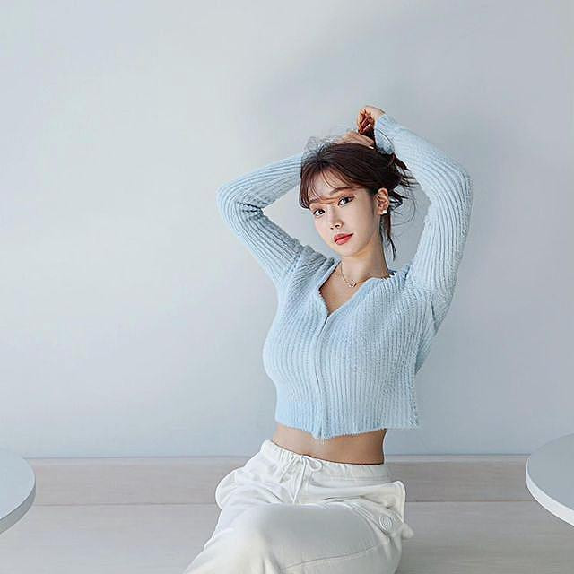 Các fan hâm mộ của Wo.om hi vọng rằng, với thân hình siêu đẹp và khuôn mặt ăn ảnh, tương lai hot girl này sẽ tỏa sáng hơn nữa.