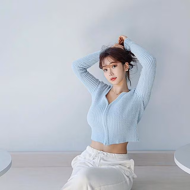 Các fan hâm mộ của Wo.om hi vọng rằng, với thân hình siêu đẹp và khuôn mặt ăn ảnh, tương lai hot girl này sẽ tỏa sáng hơn nữa.