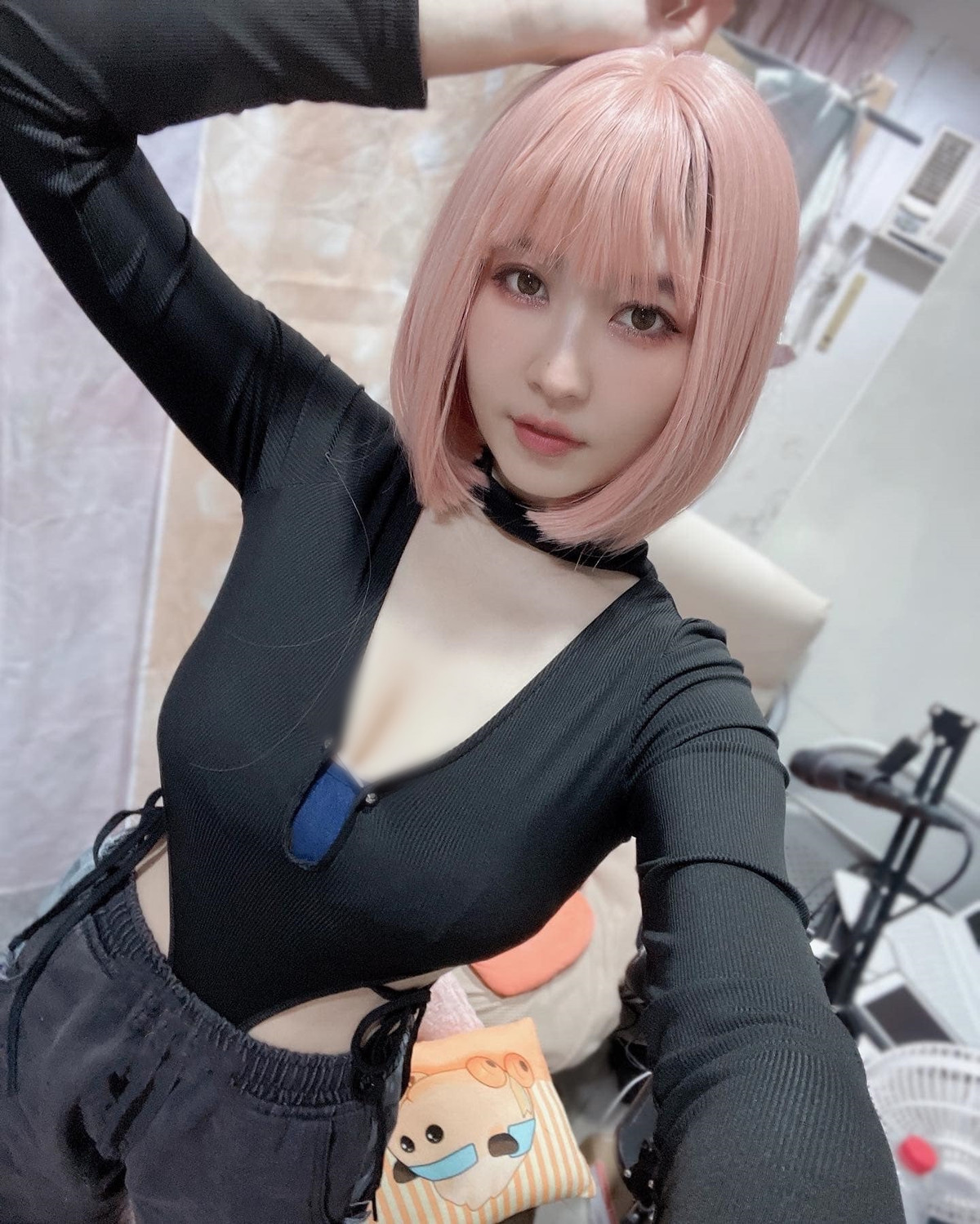 Cô nàng cũng được mời xuất hiện trên nhiều chương trình tạp kỹ, talk show nhờ lối nói chuyện duyên dáng của mình.