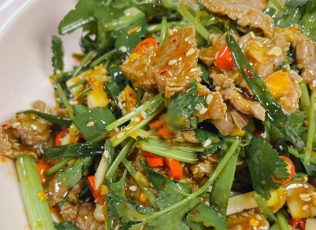 Ngày Tết, thịt bò cũng là nguyên liệu được nhiều người chọn mua để chế biến. Tuy nhiên, đa số mọi người thường làm món xào, vừa nhiều dầu mỡ, ăn lại ngấy.