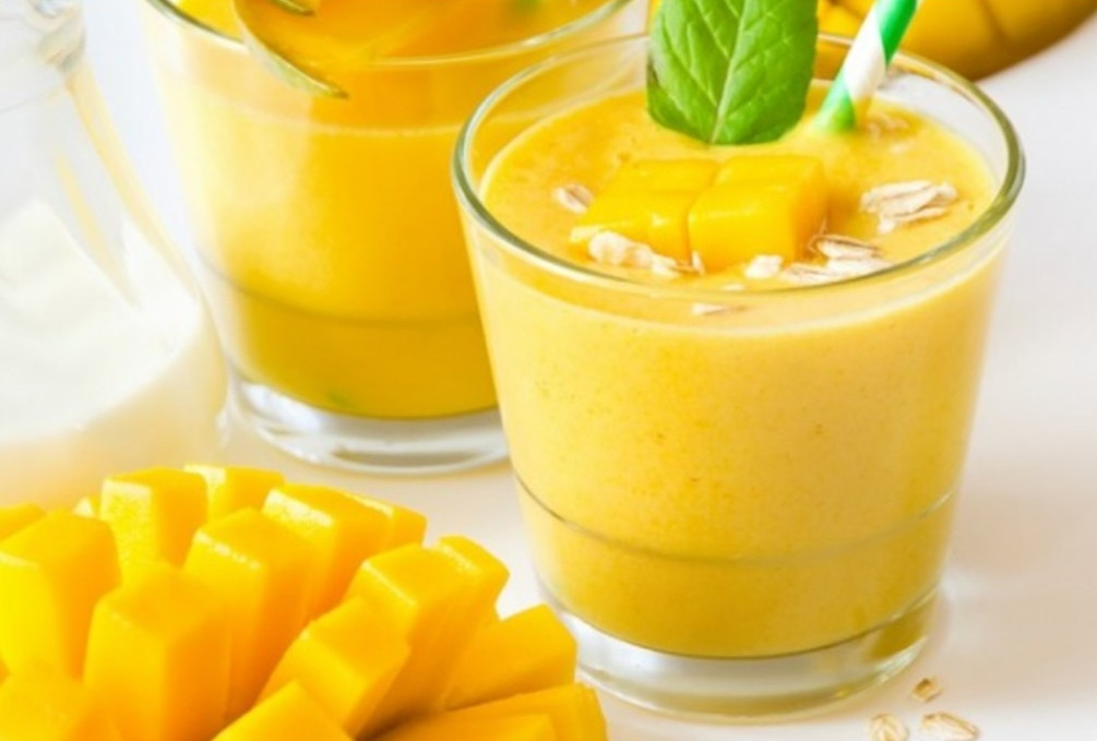 Giống như cà chua, chất béo cực thấp trong sinh tố xoài sẽ khiến bạn không cần phải lo nghĩ. Ngoài ra, trong quả xoài còn chứa rất nhiều chất phytochemical có khả năng phá hủy các tế bào mỡ thừa trong cơ thể.