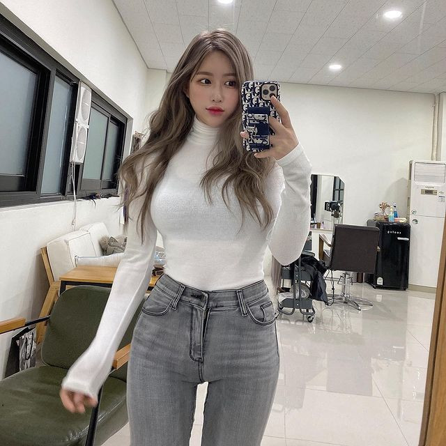 Thời gian rảnh rỗi, Sunny sẽ đến phòng tập, theo cô nàng, tập luyện vừa giúp cô giữ dáng lại vừa giúp xả stress hơn.