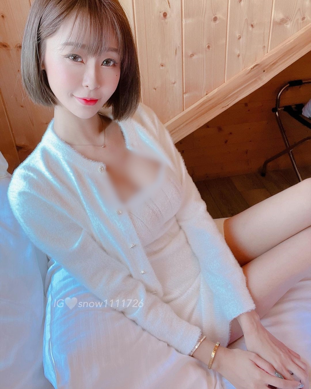 Cùng xem thêm một số hình ảnh xinh đẹp lung linh của hot girl tàu điện ngầm này.