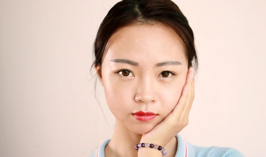 Co 4 dac diem nay tren mat, chi em nen di kham ngay