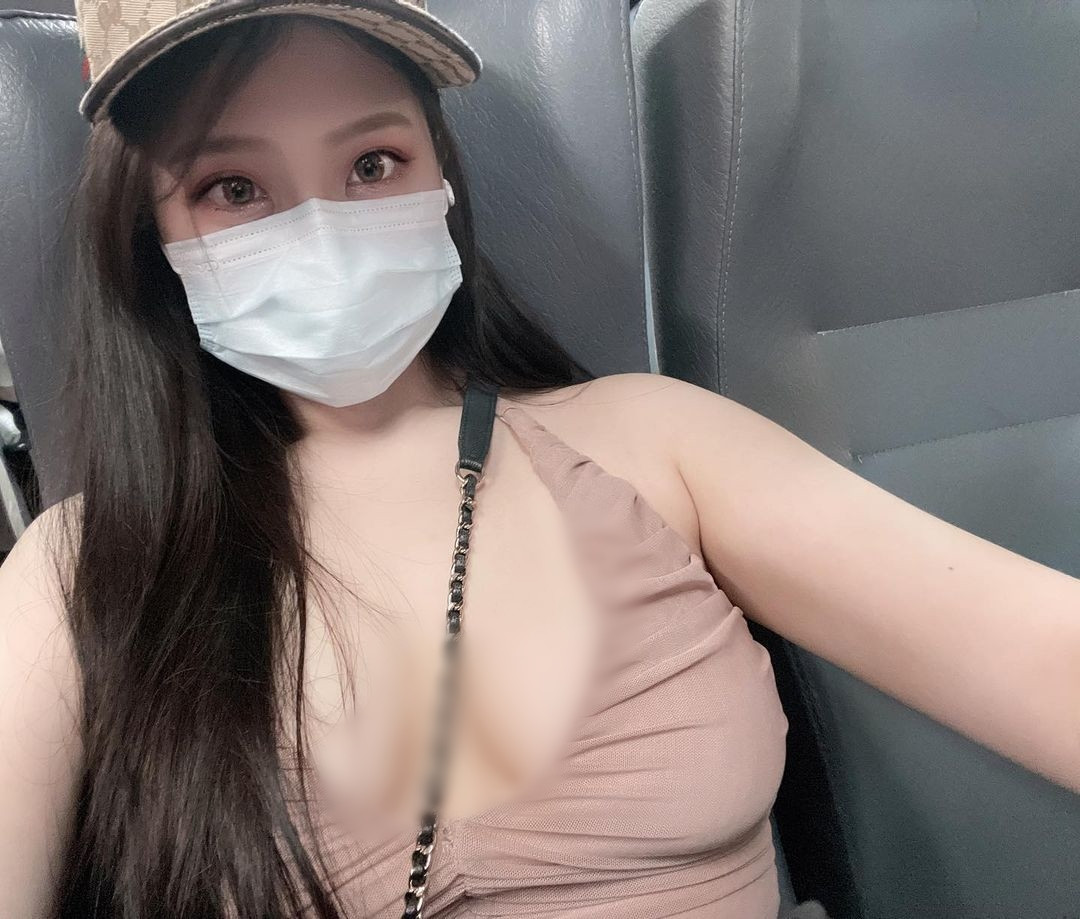 Tuy nhiên, trên thực tế, Yumi vốn sở hữu phong cách thời trang gợi cảm, bốc lửa, cô nàng thường xuyên diện trang phục khoe dáng không chút ngại ngần.