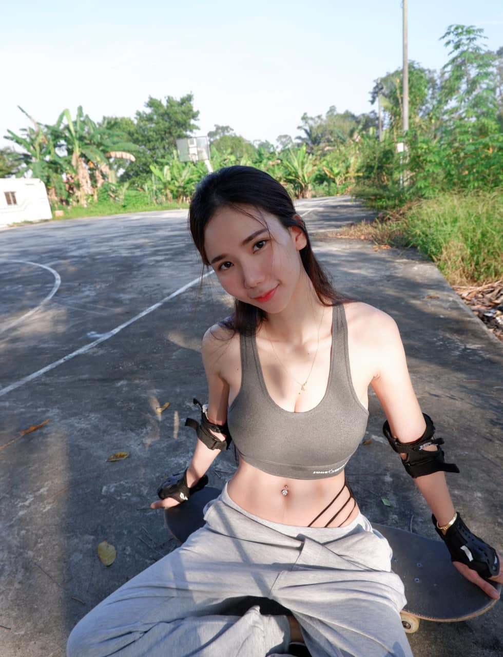 Dù nhận phải nhiều lời chỉ trích vì ngày càng quá lố, chiêu trò thế nhưng cô nàng không quan tâm đến điều tiếng.