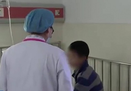 Be trai chan dau liet suot 20 ngay vi nguyen nhan khong ai ngo