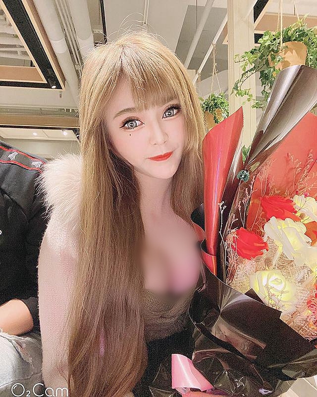 Không khó để nhận ra, Pudding thích diện những trang phục áo, váy quây, váy hai dây. Trang phục này giúp cô nàng tôn vòng một đẫy đà, bắt mắt.