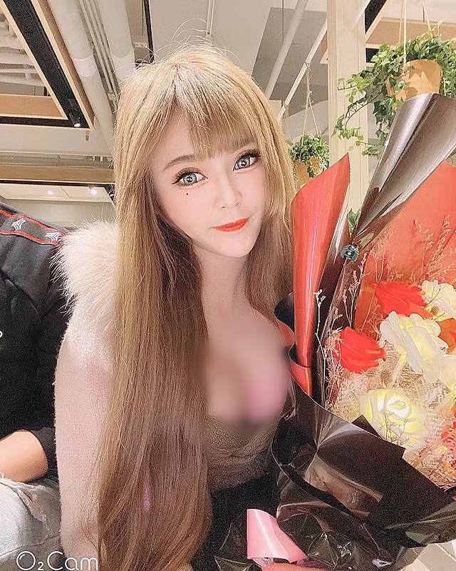 Không khó để nhận ra, Pudding thích diện những trang phục áo, váy quây, váy hai dây. Trang phục này giúp cô nàng tôn vòng một đẫy đà, bắt mắt.