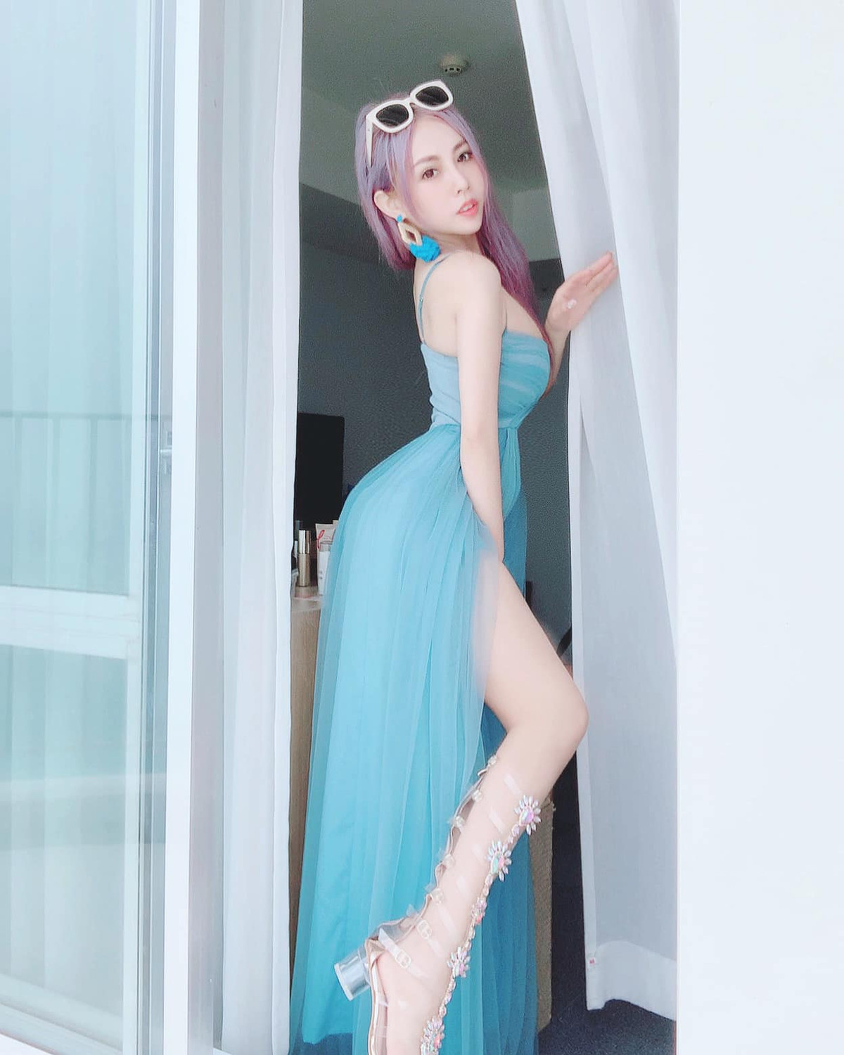 Nhan sắc và hình thể cũng nổi bật nên Tiểu Đào thường xuyên diện đồ khoe dáng. Đối với cô nàng, trang phục được diện nhiều nhất có lẽ là những bộ đồ khoe khéo vòng một đẫy đà.