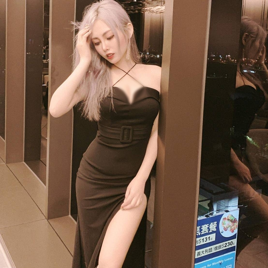 Thực tế, qua những bức ảnh được Tiểu Đào đăng tải trên trang cá nhân, có thể thấy được cô nàng có phong cách thời trang rất quyến rũ, thu hút.