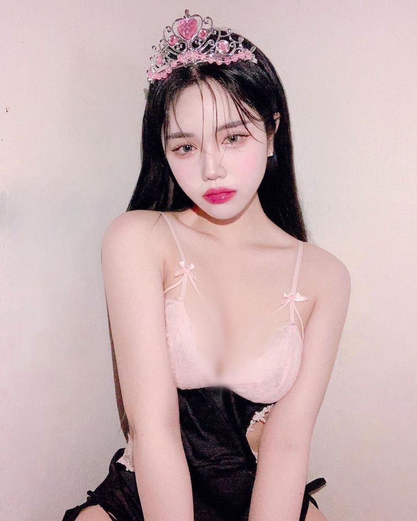 Cùng với đó là cơ thể với tỷ lệ cực chuẩn, GJ thu hút mọi ánh nhìn mỗi khi cô nàng xuất hiện.