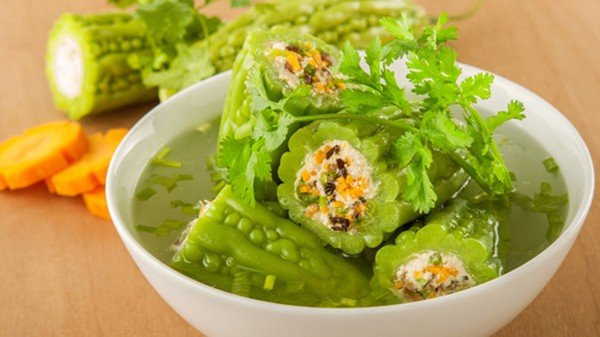 Mặt khác, đây cũng là món ăn thơm ngon, thanh mát, giải ngán và có nhiều tác dụng tốt cho sức khỏe chẳng hạn như giảm cân, tăng cường thị giác và làm đẹp da.