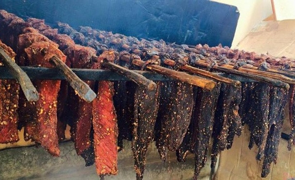 Để làm phong phú thêm thực đơn những ngày đầu xuân, nhiều bà nội trợ săn lùng món cá kho làng Vũ Đại, chả mực Quảng Ninh, nem chua Thanh Hóa...