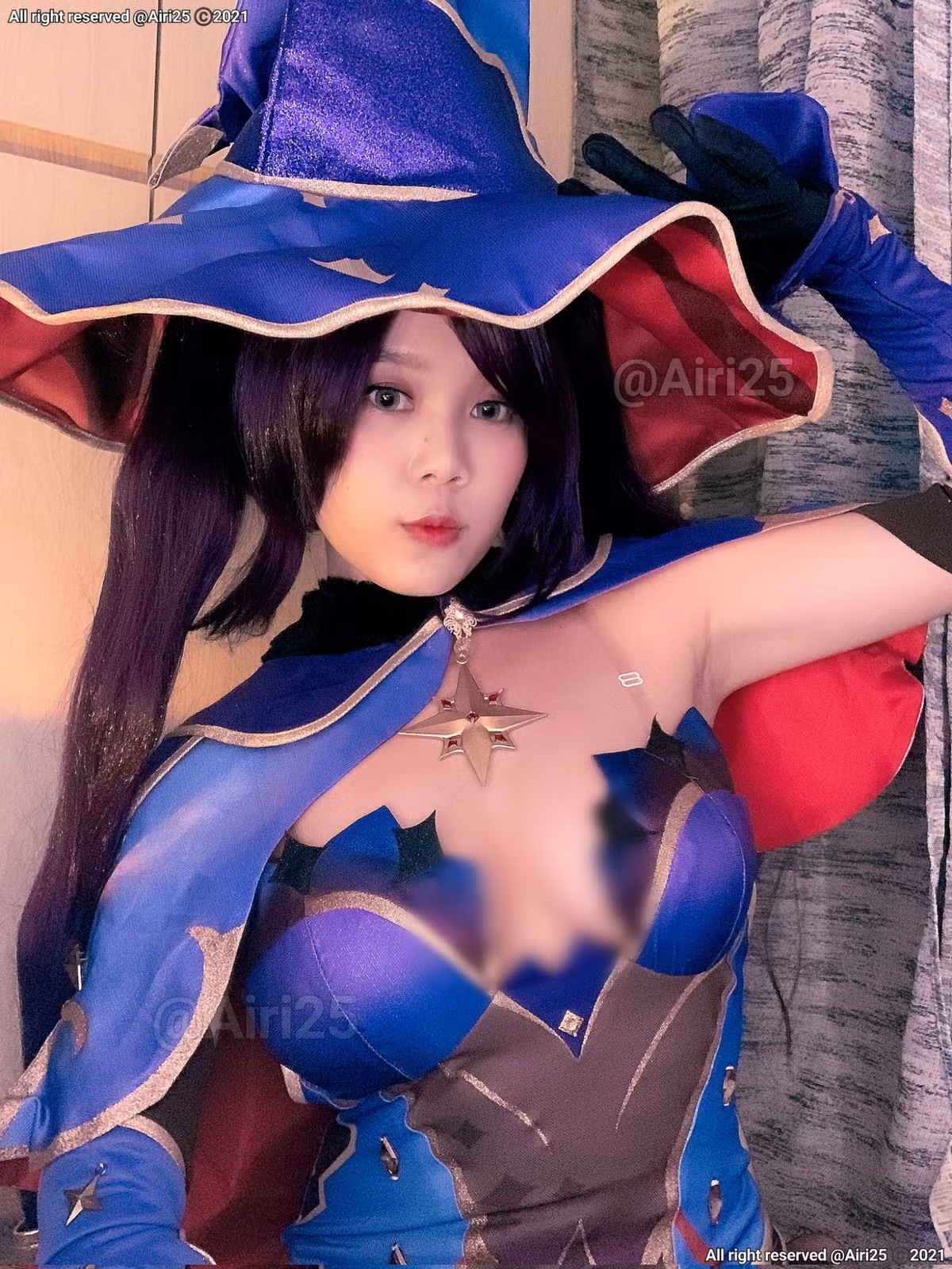 Airi cũng là một trong những cosplayer có tiếng. Cô nàng thường hoá thân vào những nhân vật game, truyện tranh, phim hoạt hình và nhận được nhiều lời khen từ người hâm mộ.