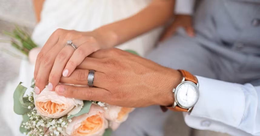 Hon phu “tom tem” nguoi cu, co gai lam dieu khien anh ta phat dien