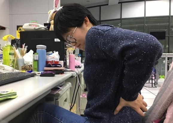 Dau lung uong khang sinh, than mung mu thoi nat dang so