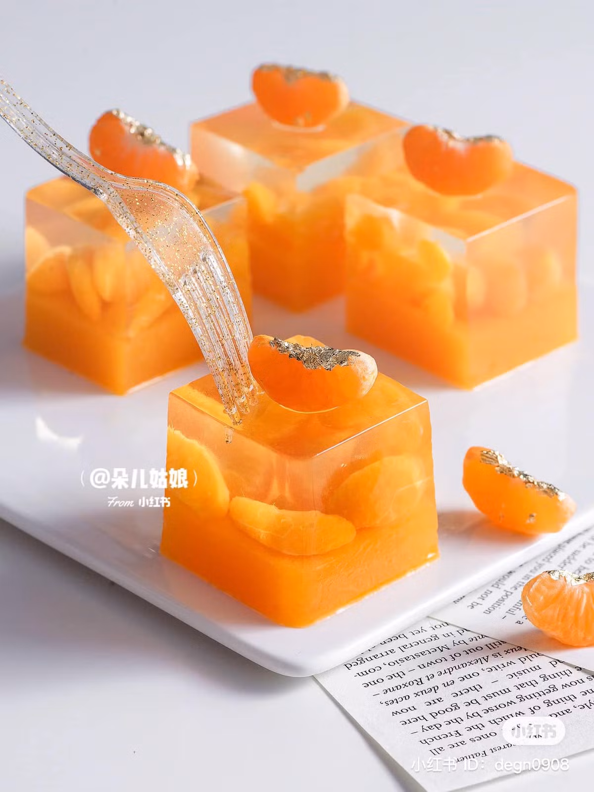 Như vậy là bạn đã hoàn thàn món thạch quýt pha lê rồi. Món này không chỉ đẹp, cực dễ làm mà hương vị chua chua ngọt ngọt rất thanh mát, chữa ngán, ngấy cực tốt.