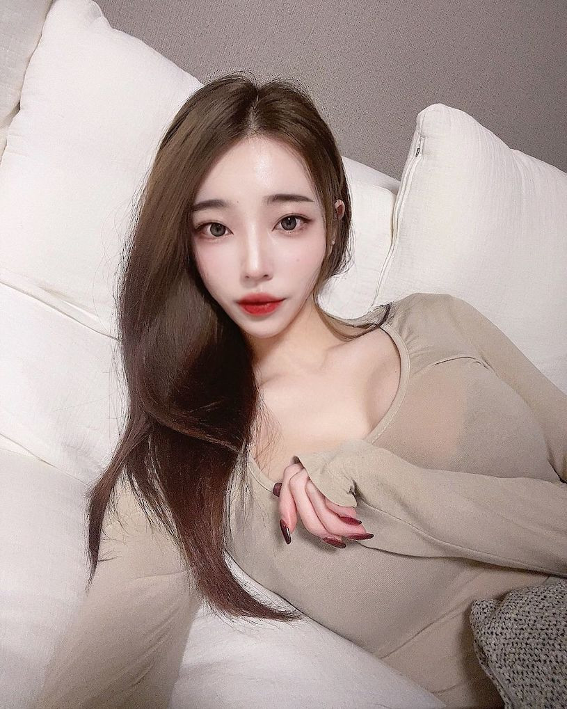 Thân hình của nữ họa sĩ được đánh giá là đẹp chuẩn mực, khiến nhiều cô gái mơ ước.