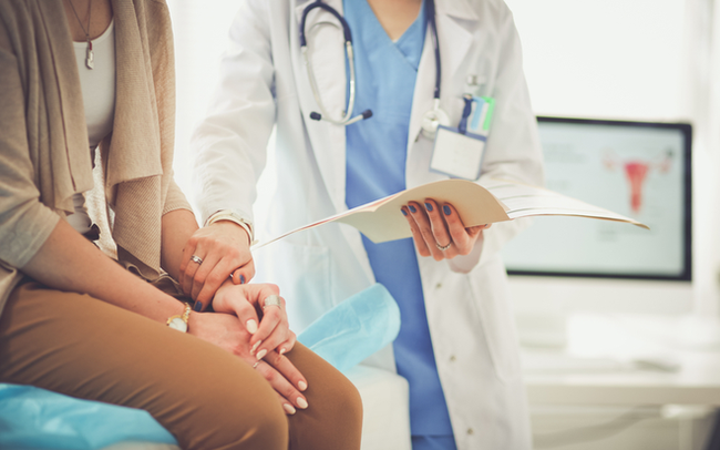 Ung thư gan được đánh giá là một trong những căn bệnh ung thư đáng sợ nhất, một khi phát hiện thường là ở giai đoạn giữa và cuối, cực khó điều trị, tỷ lệ tử vong cao, đe dọa nghiêm trọng đến sức khỏe và tính mạng của bệnh nhân. Thậm chí, theo nhiều chuyên gia, ung thư gan còn được xem là "vua ung thư" vì cực khó phát hiện sớm. (Ảnh minh họa)