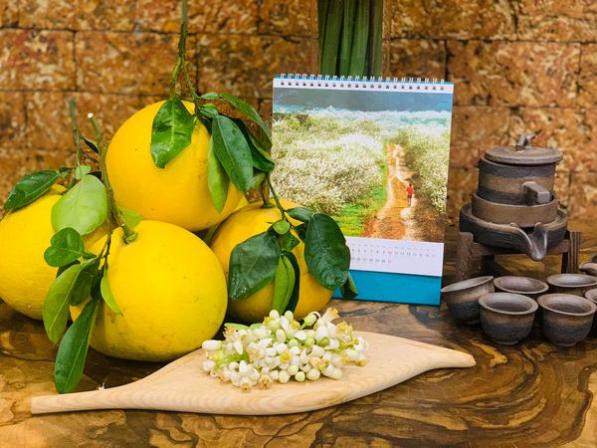 Tết đến, bưởi Diễn - một loại bưởi đặc sản được nhiều người săn lùng. Thế nhưng, bưởi Diễn ăn ngay không ngon mà thường phải để xuống nước mới ngọt sắc, thơm mát. Nhiều người thường bảo quản bưởi Diễn bằng cách xếp vào nơi khô thoáng, để bưởi xuống nước và thưởng thức dần. (Ảnh minh họa)