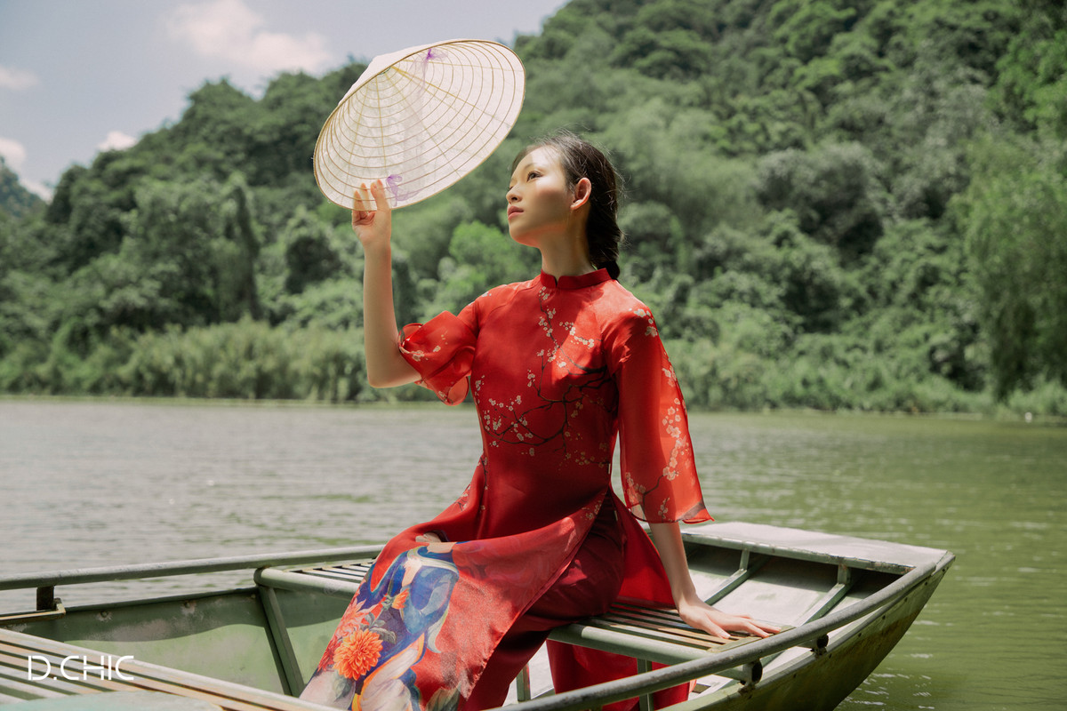 Cực nổi ở Hà Nội, brand D.chic năm nay thực sự gây mê các cô nàng với bộ sưu tập áo dài Tết tuyệt đẹp.