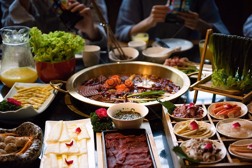 3. Nhiều người không thích ăn thịt quá chín, nhưng thịt chưa chín kỹ có thể bị nhiễm ký sinh trùng, đặc biệt thịt lợn phải được nấu chín trước khi ăn.