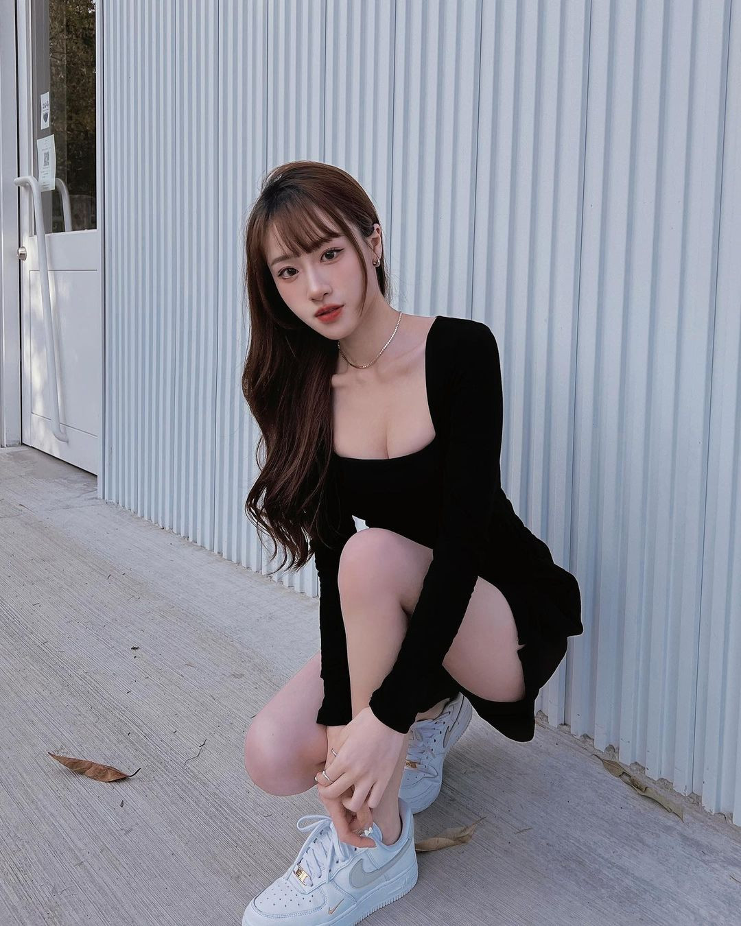 Có người nói rằng phong cách thời trang của Tiểu Trần đơn điệu nhưng thực chất, đây lại chính là chất riêng của hot girl này.