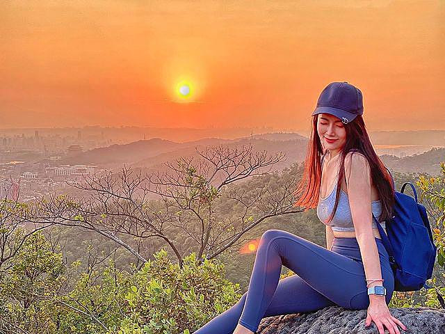 Nữ giáo viên chia sẻ thêm, tâm hồn thoải mái, cơ thể khỏe mạnh chính là độc chiêu làm đẹp của cô.