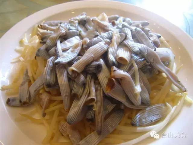 Tuy nhiên, có một món ăn ngày Tết cực kỳ nổi tiếng ở thành phố Đài Sơn, tỉnh Quảng Đông, Trung Quốc, khiến nhiều người nghe tên đã thấy ghê rợn, đó là món bánh trôi nấu giun.