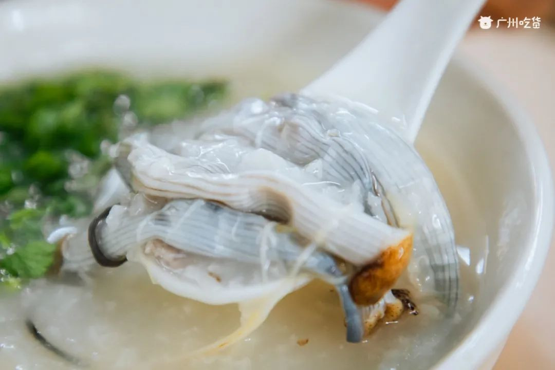 Chỉ có ngày Tết, mọi nhà đều cố gắng mua được giun biển để làm món truyền thống, mong rằng năm nào gia đình cũng sẽ được sum vầy, quây quần ăn cơm với nhau.