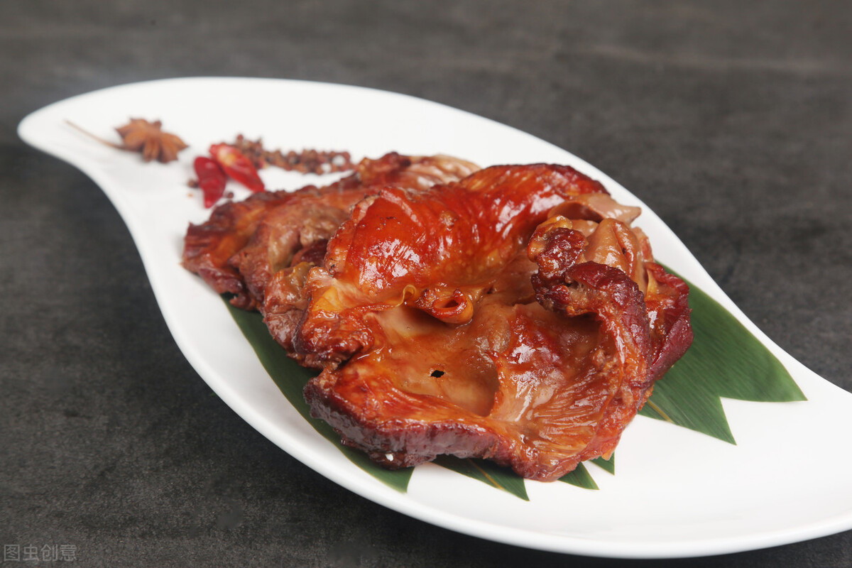 Loại thịt này có màng trong, ăn rất dẻo, thơm ngon hơn nhiều so với thịt lợn thường, khi dùng để chế biến món ăn rất thơm.