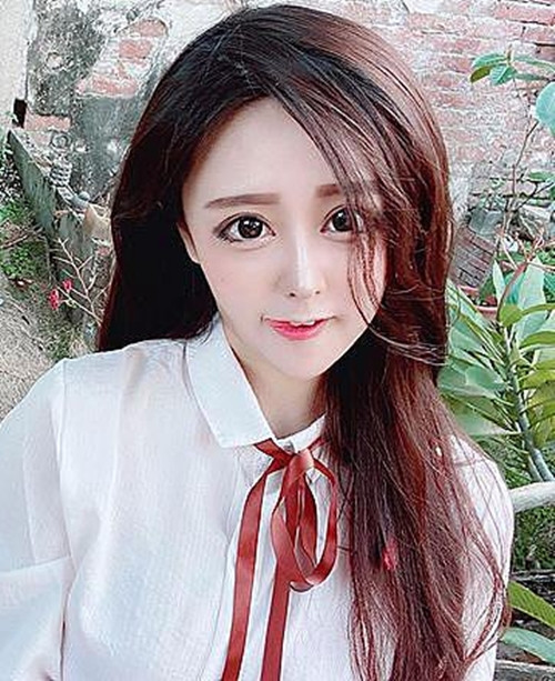 Sự thực là trong truyện tranh, phim hoạt hình có thể nhìn đẹp nhưng khi mang kiểu trang điểm này áp dụng ngoài đời thực không phù hợp chút nào.